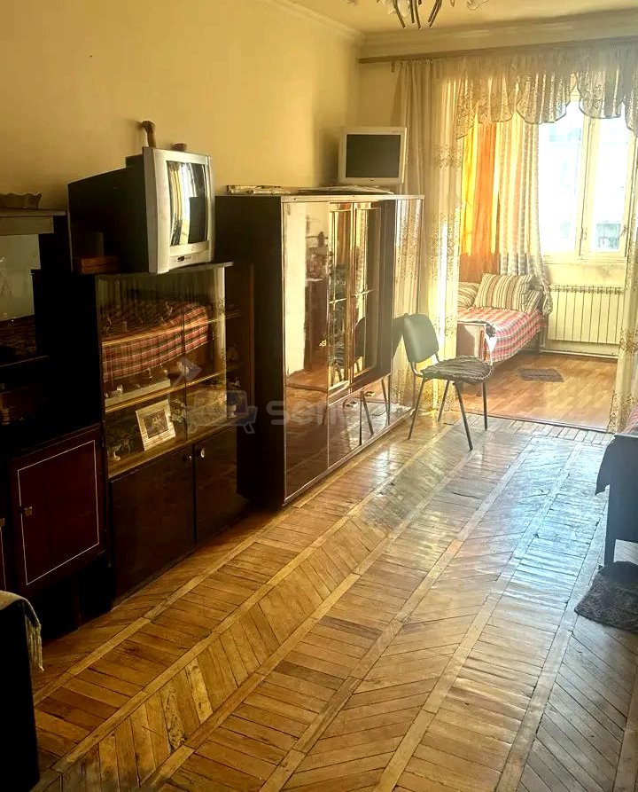 3 Սենյականոց Բնակարան Քարե Շենքում, 105քմ, 5/5 հարկ, Կոսմետիկ Վերանորոգված