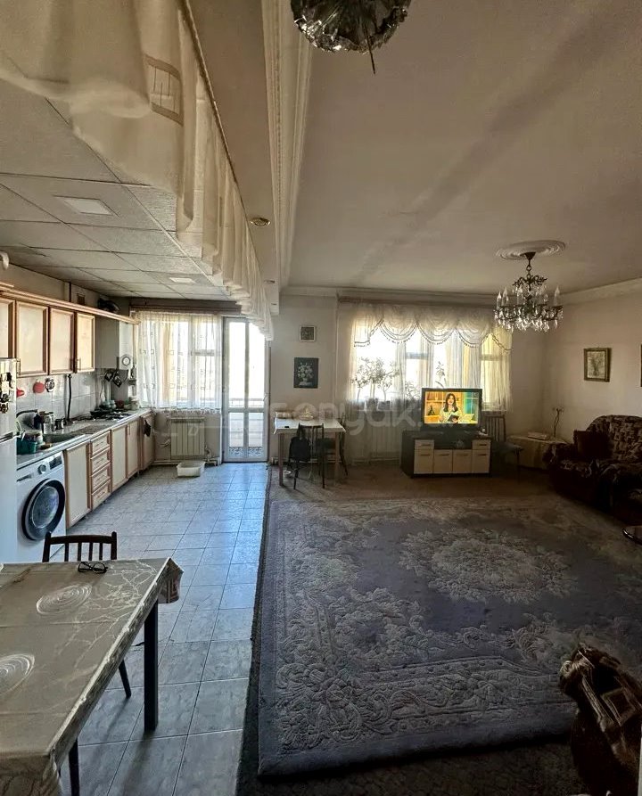 3 Սենյականոց Բնակարան Քարե Շենքում, 105քմ, 5/5 հարկ, Կոսմետիկ Վերանորոգված