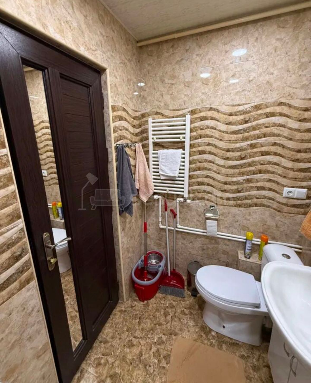 3 Սենյականոց Բնակարան Քարե Շենքում, 65քմ, 5/5 հարկ, Կապիտալ Վերանորոգված