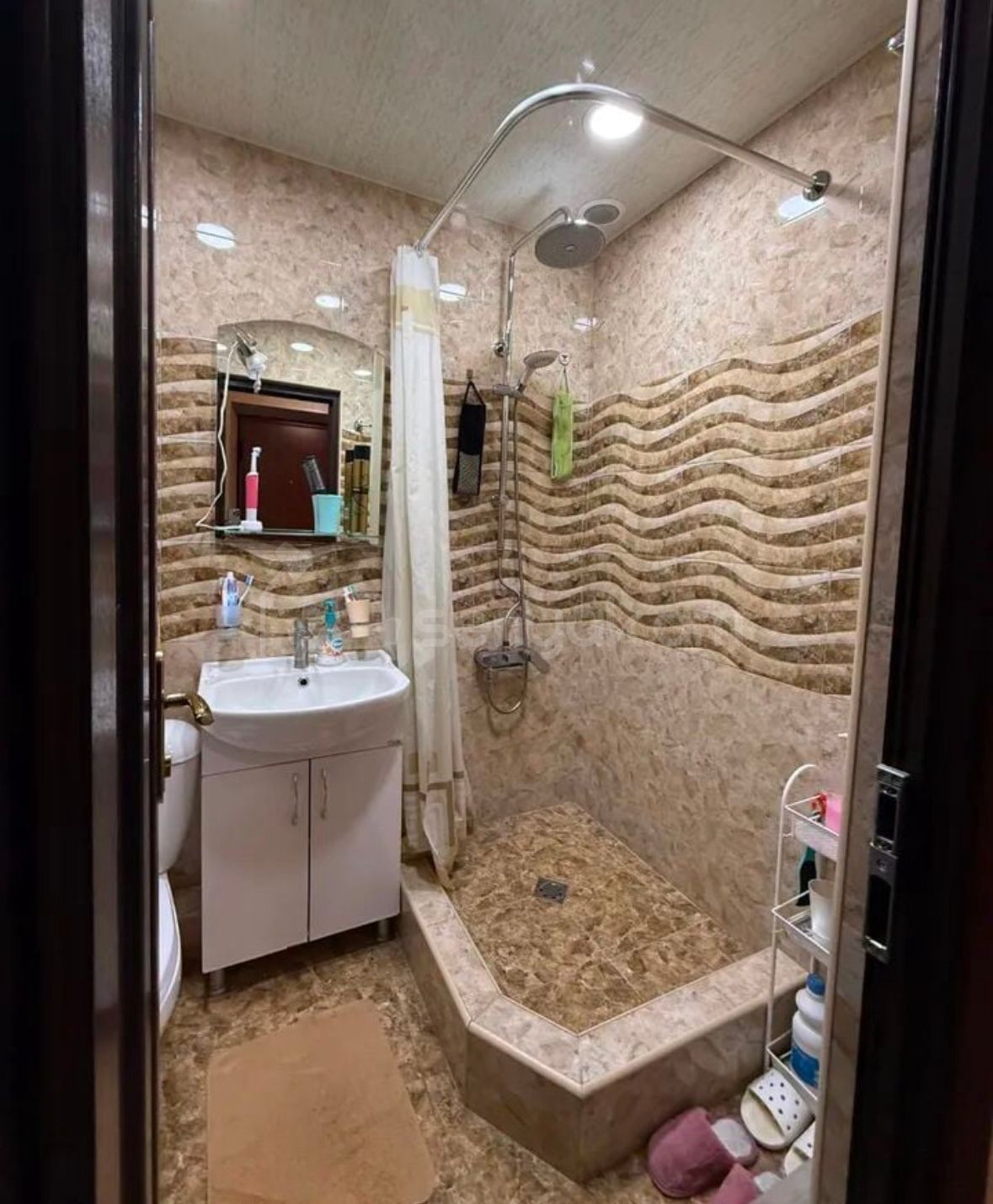 3 Սենյականոց Բնակարան Քարե Շենքում, 65քմ, 5/5 հարկ, Կապիտալ Վերանորոգված