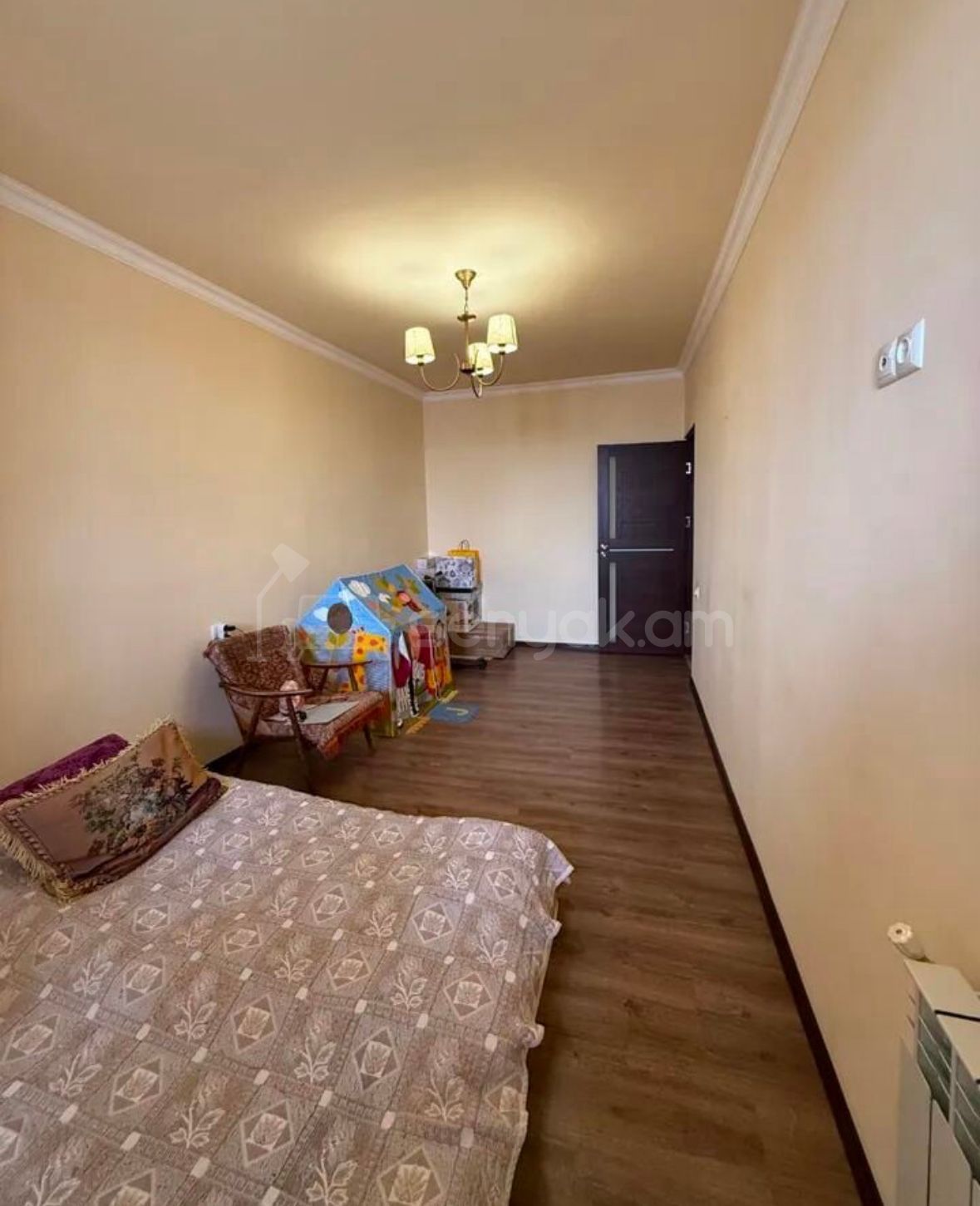 3 Սենյականոց Բնակարան Քարե Շենքում, 65քմ, 5/5 հարկ, Կապիտալ Վերանորոգված