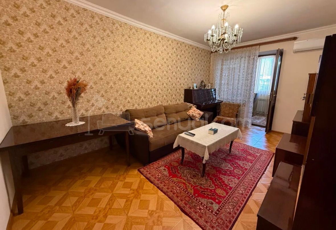 3 Սենյականոց Բնակարան Քարե Շենքում, 65քմ, 5/5 հարկ, Կապիտալ Վերանորոգված