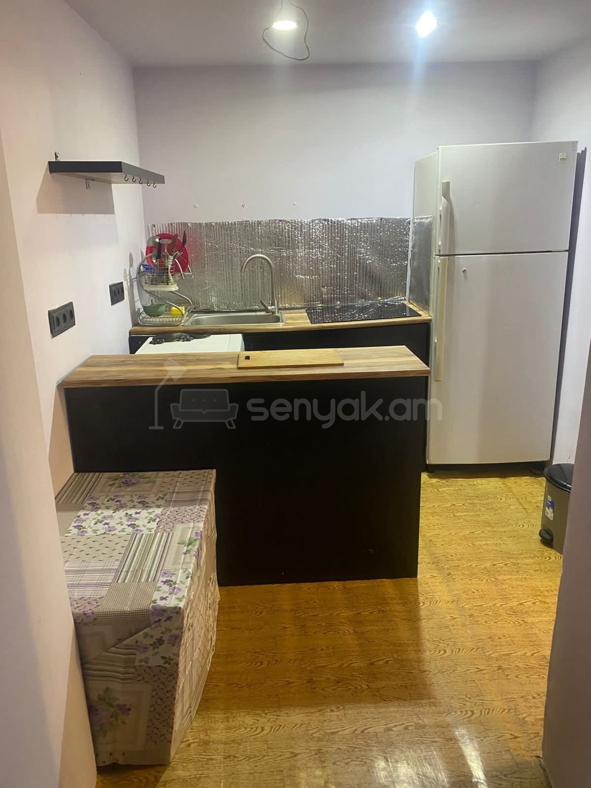 2 Սենյականոց Բնակարան Քարե Շենքում, 65քմ, 1/2 հարկ, Նորմալ Վիճակում, Կահավորված