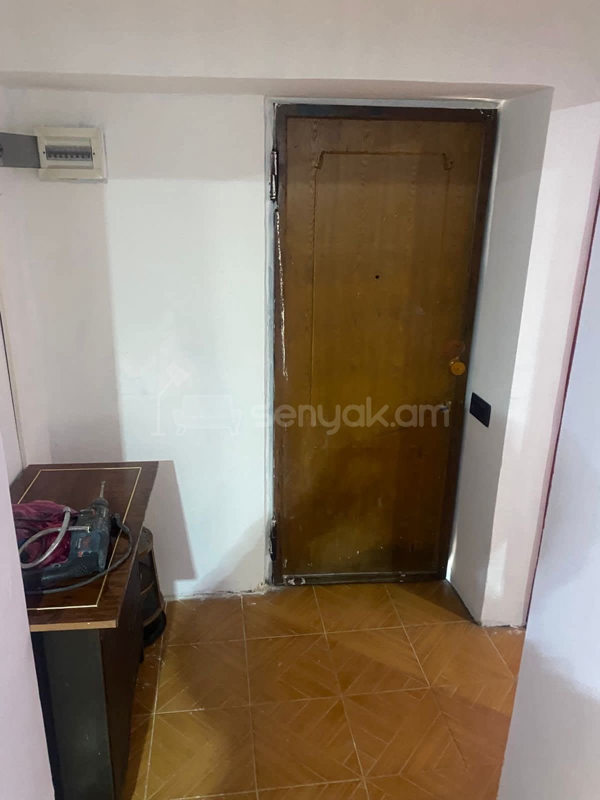 2 Սենյականոց Բնակարան Քարե Շենքում, 65քմ, 1/2 հարկ, Նորմալ Վիճակում, Կահավորված