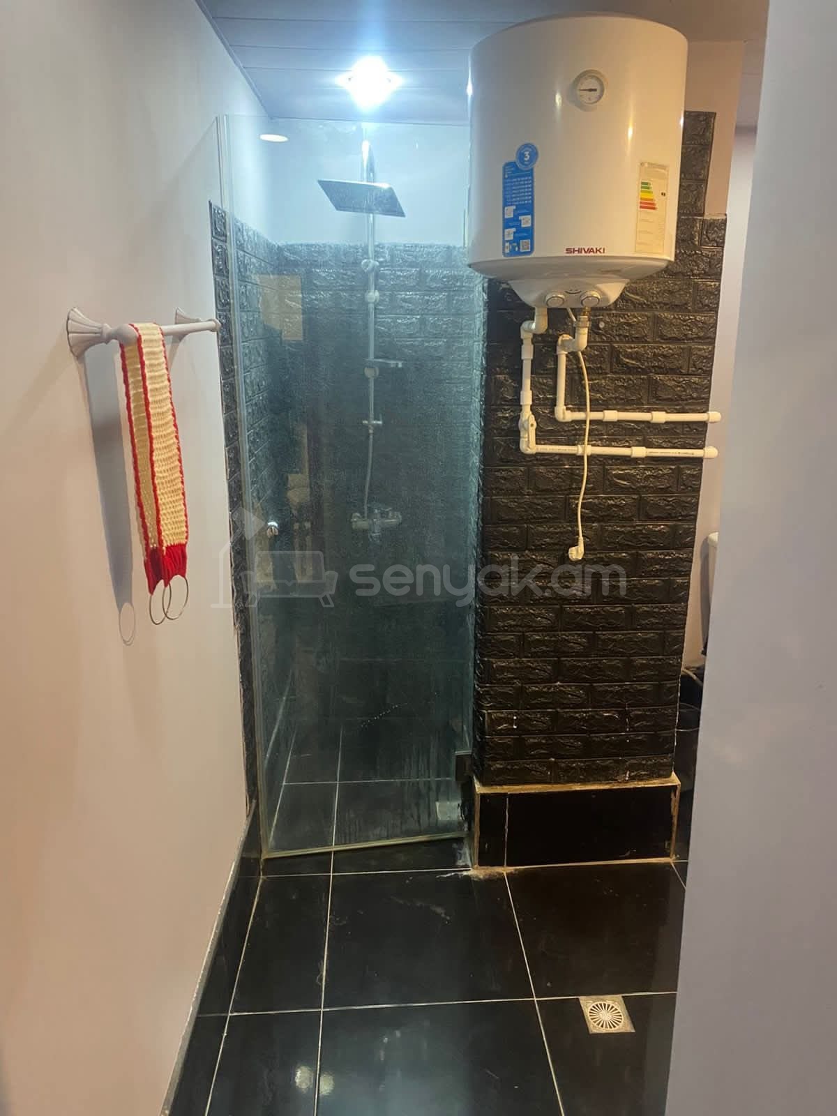 2 Սենյականոց Բնակարան Քարե Շենքում, 65քմ, 1/2 հարկ, Նորմալ Վիճակում, Կահավորված