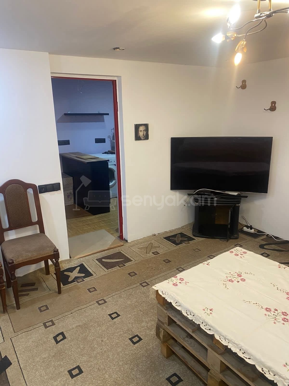 2 Սենյականոց Բնակարան Քարե Շենքում, 65քմ, 1/2 հարկ, Նորմալ Վիճակում, Կահավորված