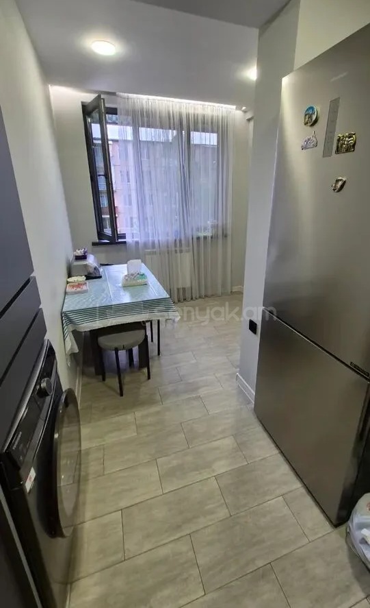 3 Սենյականոց Բնակարան Քարե Շենքում, 78քմ, 4/5 հարկ, Կապիտալ Վերանորոգված