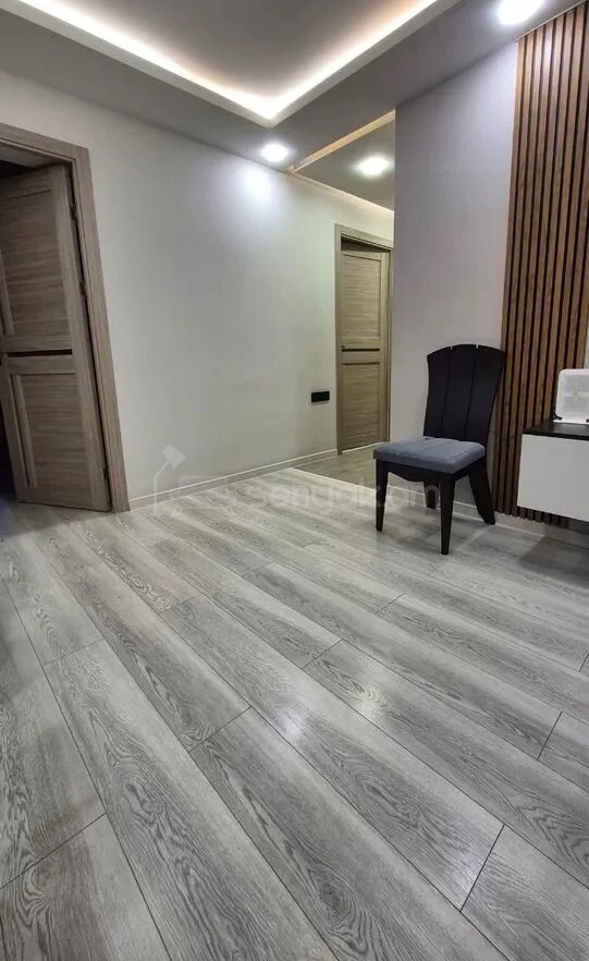 3 Սենյականոց Բնակարան Քարե Շենքում, 78քմ, 4/5 հարկ, Կապիտալ Վերանորոգված