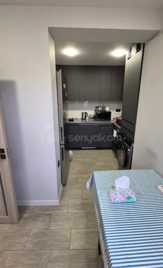 3 Սենյականոց Բնակարան Քարե Շենքում, 78քմ, 4/5 հարկ, Կապիտալ Վերանորոգված