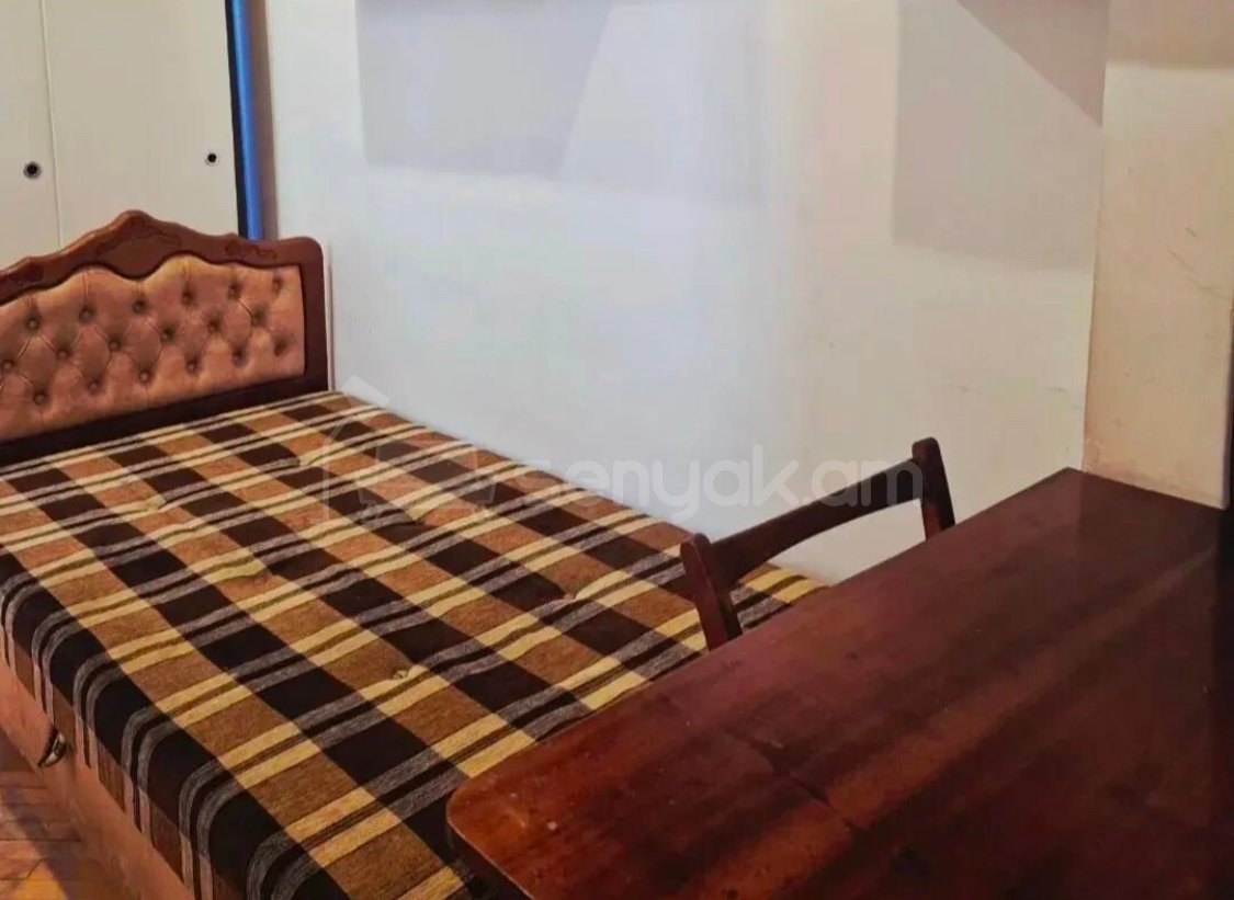 3 Սենյականոց Բնակարան Քարե Շենքում, 70քմ, 4/5 հարկ, Կապիտալ Վերանորոգված, Կահավորված