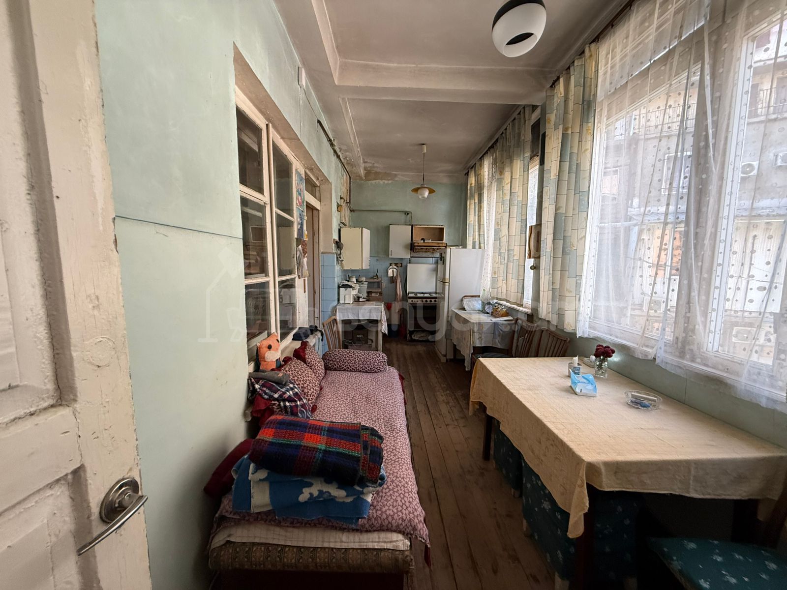 3 Սենյականոց Բնակարան Քարե Շենքում, 96քմ, 2/3 հարկ, Պետական Վիճակում