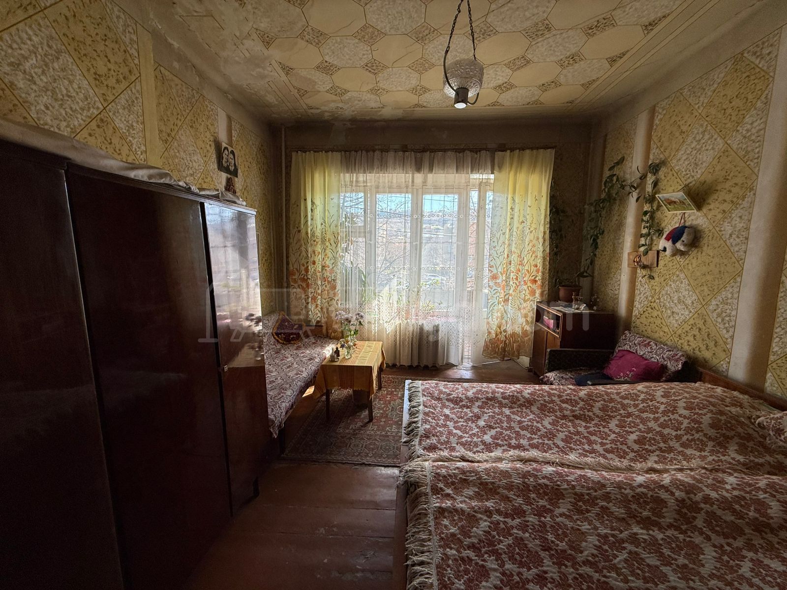 3 Սենյականոց Բնակարան Քարե Շենքում, 96քմ, 2/3 հարկ, Պետական Վիճակում