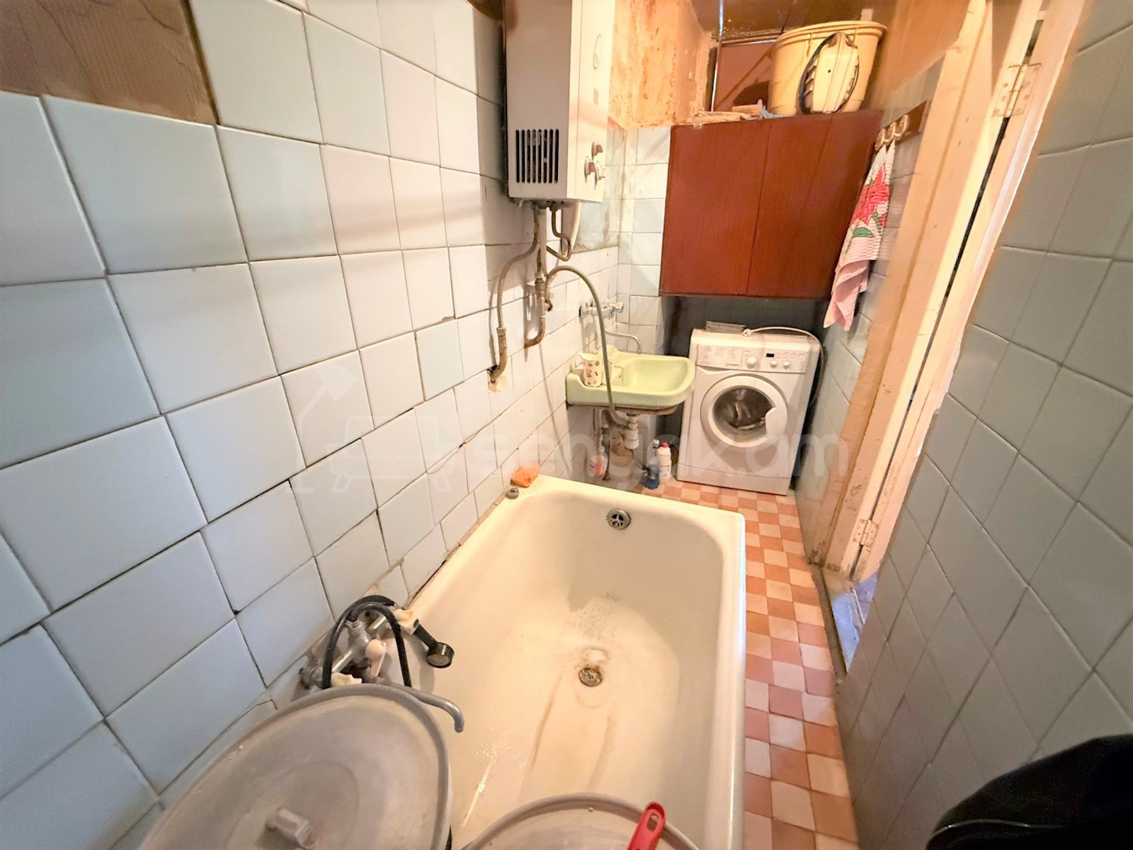 3 Սենյականոց Բնակարան Քարե Շենքում, 96քմ, 2/3 հարկ, Պետական Վիճակում