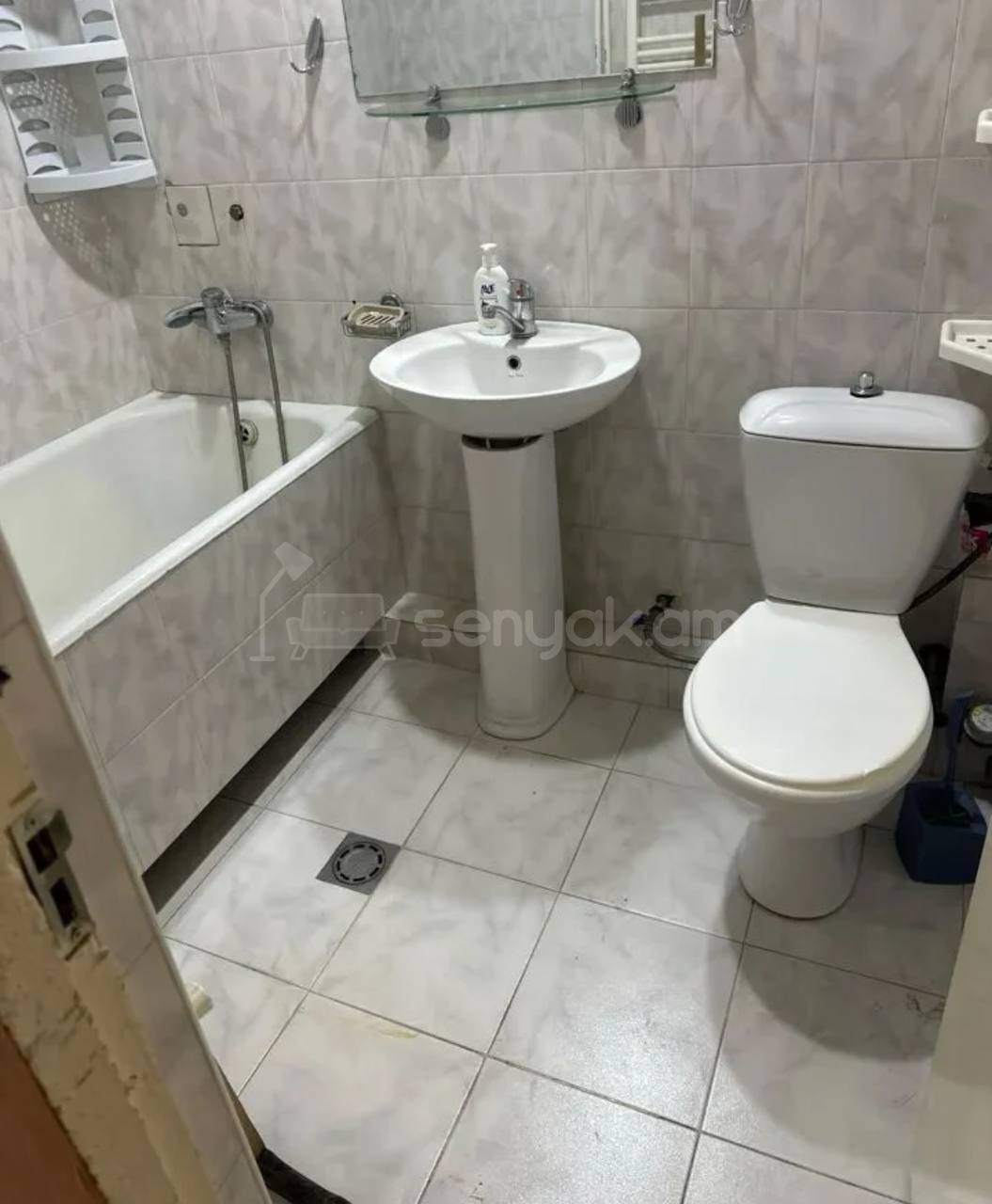 2 Սենյականոց Բնակարան Քարե Շենքում, 58քմ, 5/5 հարկ, Կապիտալ Վերանորոգված, Կահավորված