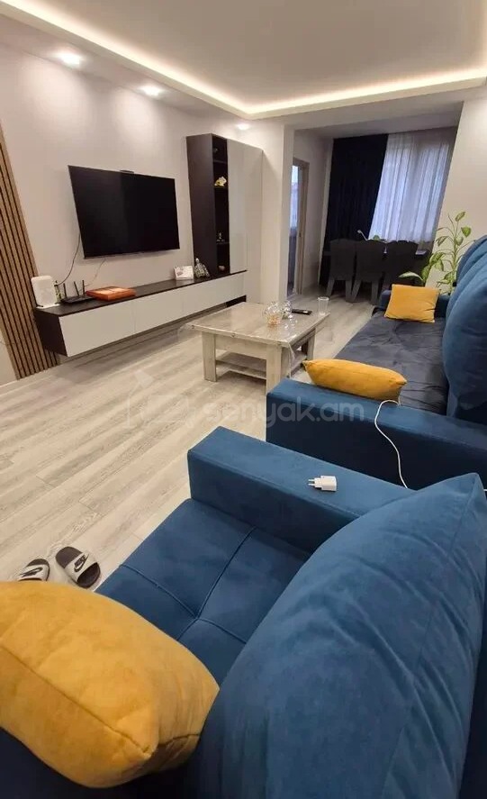 3 Սենյականոց Բնակարան Քարե Շենքում, 78քմ, 4/5 հարկ, Կապիտալ Վերանորոգված