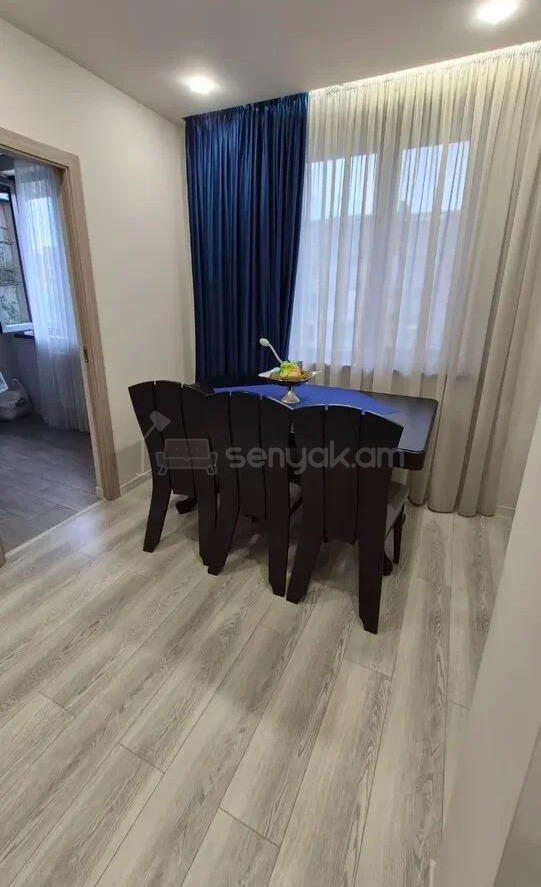 3 Սենյականոց Բնակարան Քարե Շենքում, 78քմ, 4/5 հարկ, Կապիտալ Վերանորոգված