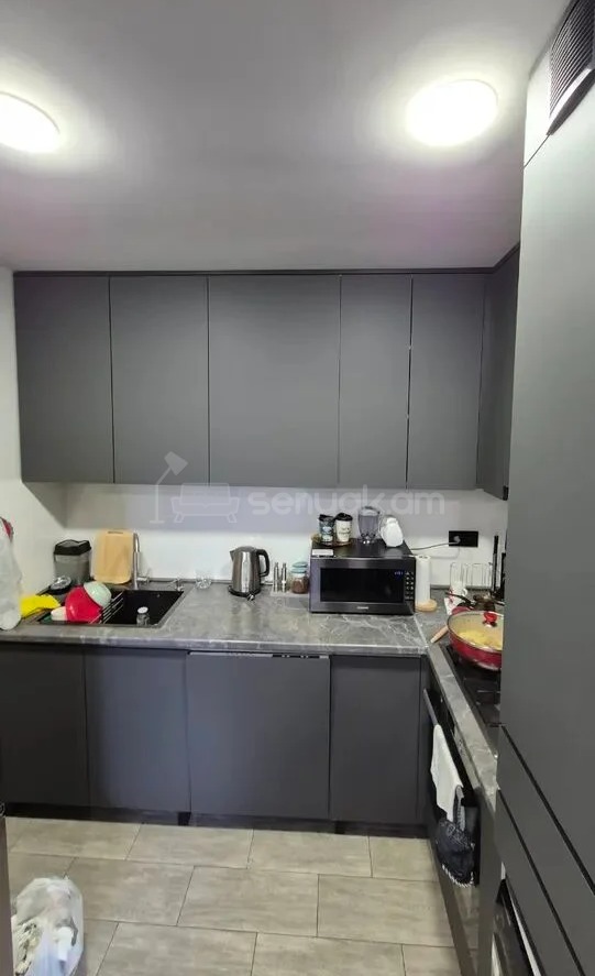 3 Սենյականոց Բնակարան Քարե Շենքում, 78քմ, 4/5 հարկ, Կապիտալ Վերանորոգված