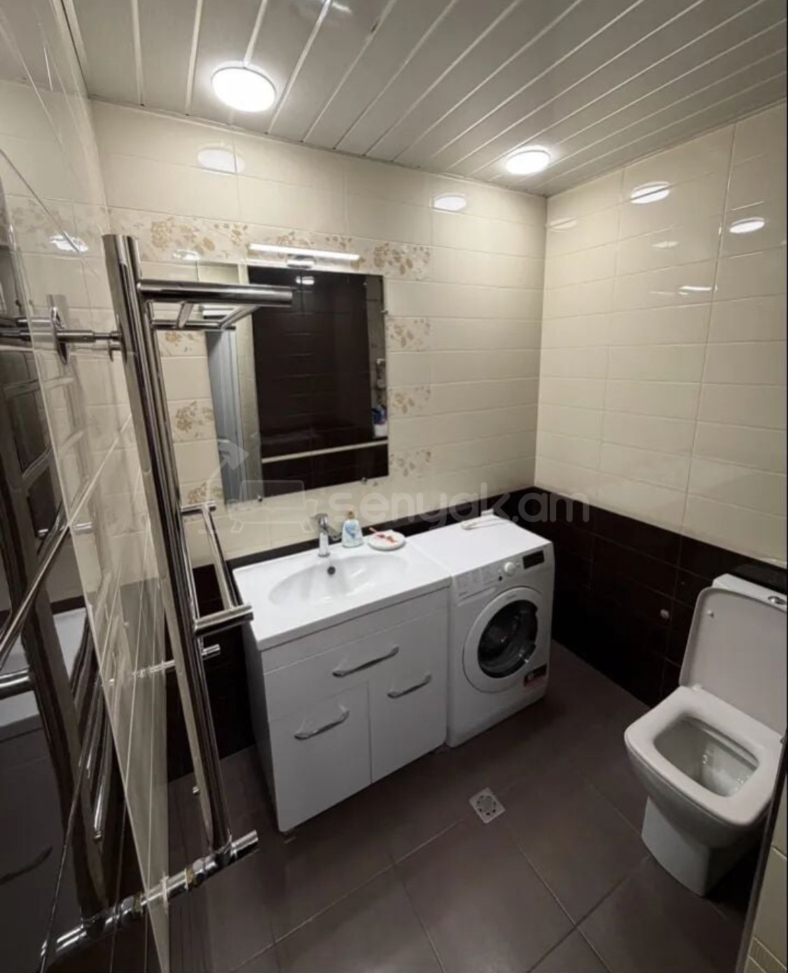 2 Սենյականոց Բնակարան Քարե Շենքում, 65քմ, 3/5 հարկ, Կապիտալ Վերանորոգված, Կահավորված