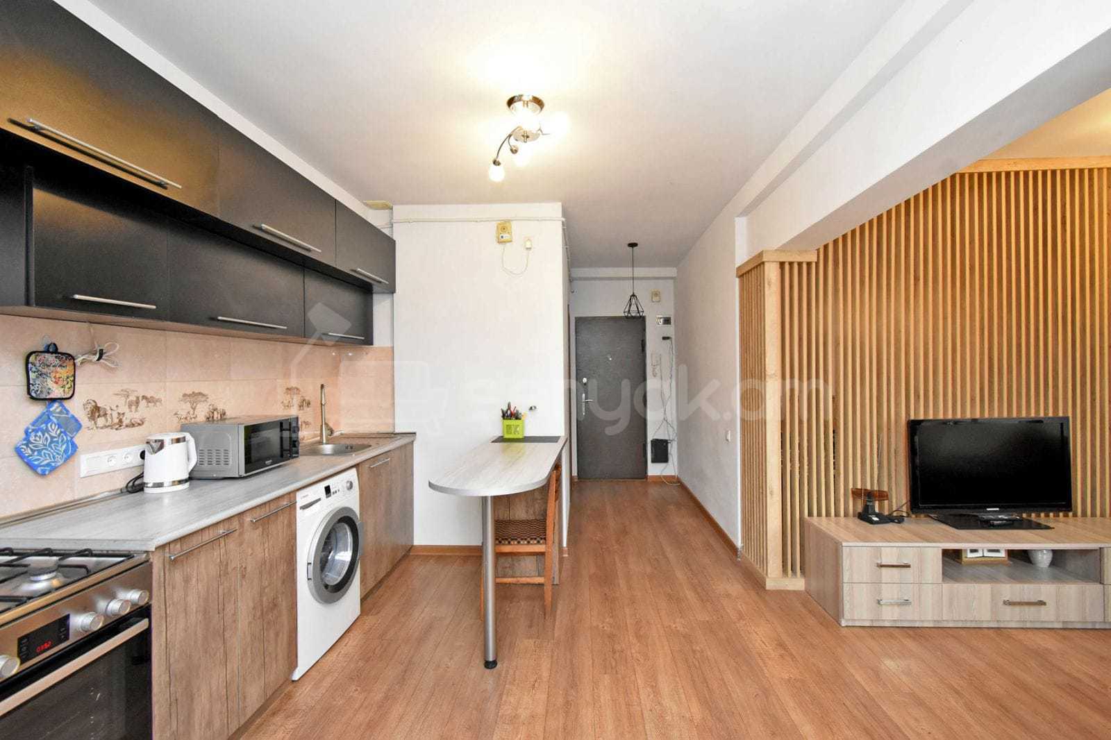 1 Սենյականոց Բնակարան Քարե Շենքում, 41քմ, 5/5 հարկ, Կապիտալ Վերանորոգված