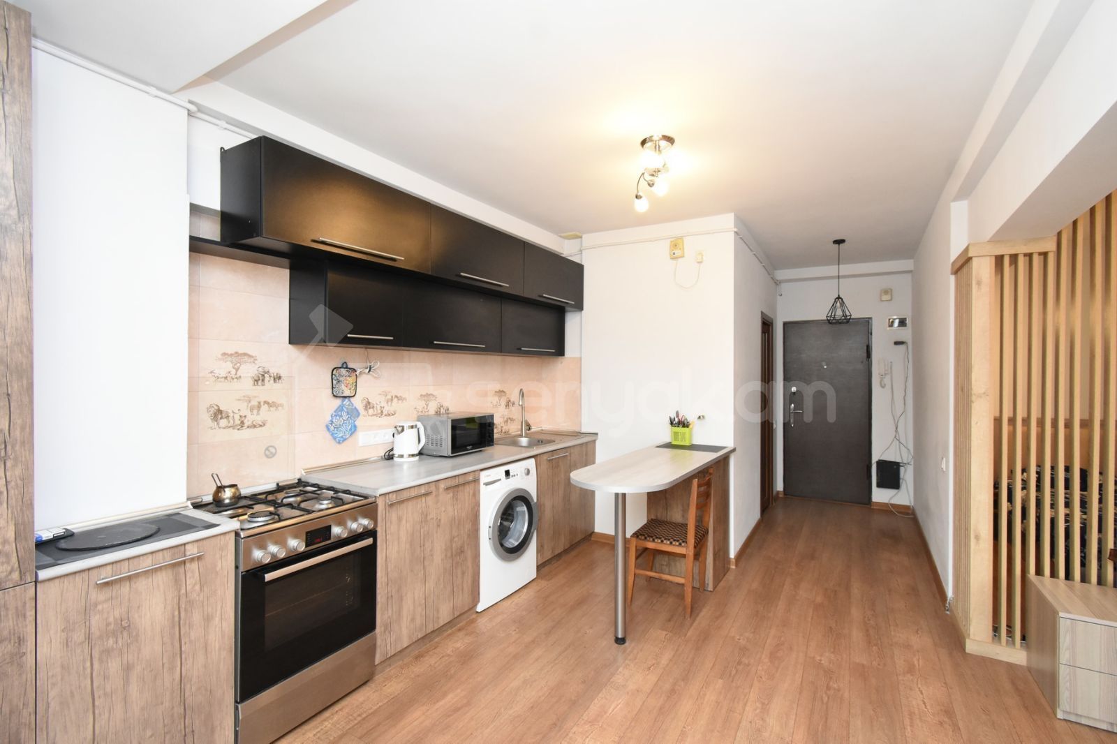 1 Սենյականոց Բնակարան Քարե Շենքում, 41քմ, 5/5 հարկ, Կապիտալ Վերանորոգված