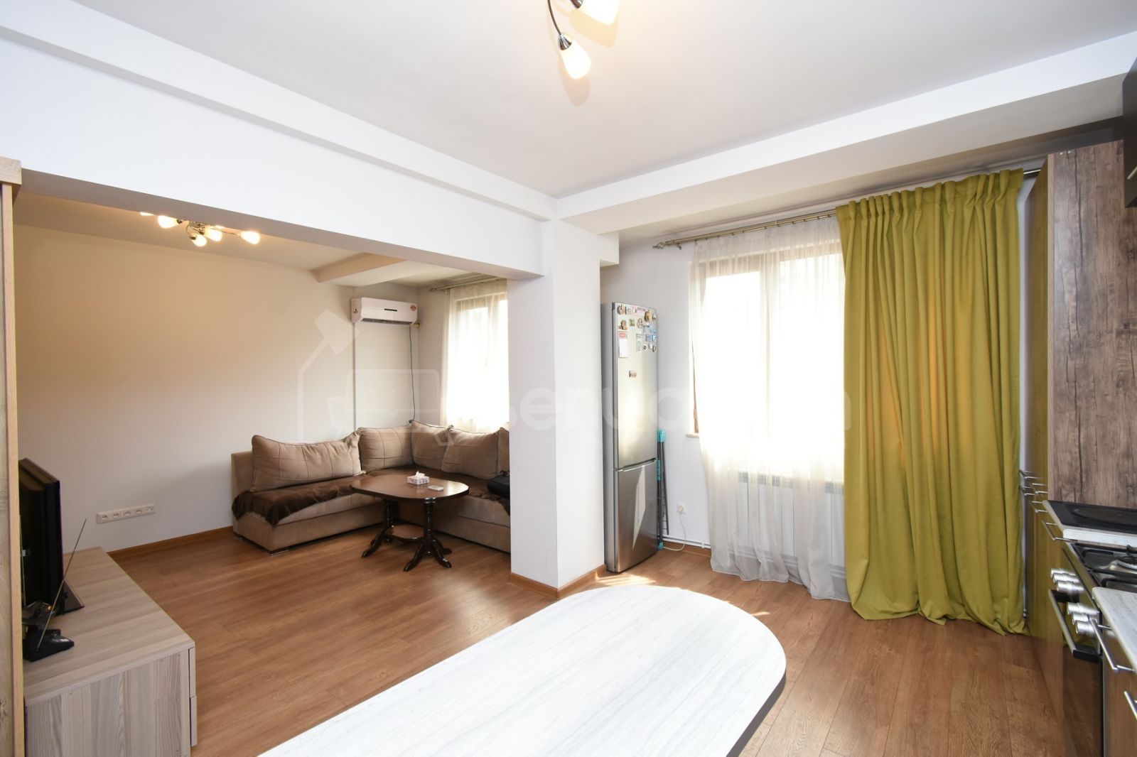 1 Սենյականոց Բնակարան Քարե Շենքում, 41քմ, 5/5 հարկ, Կապիտալ Վերանորոգված