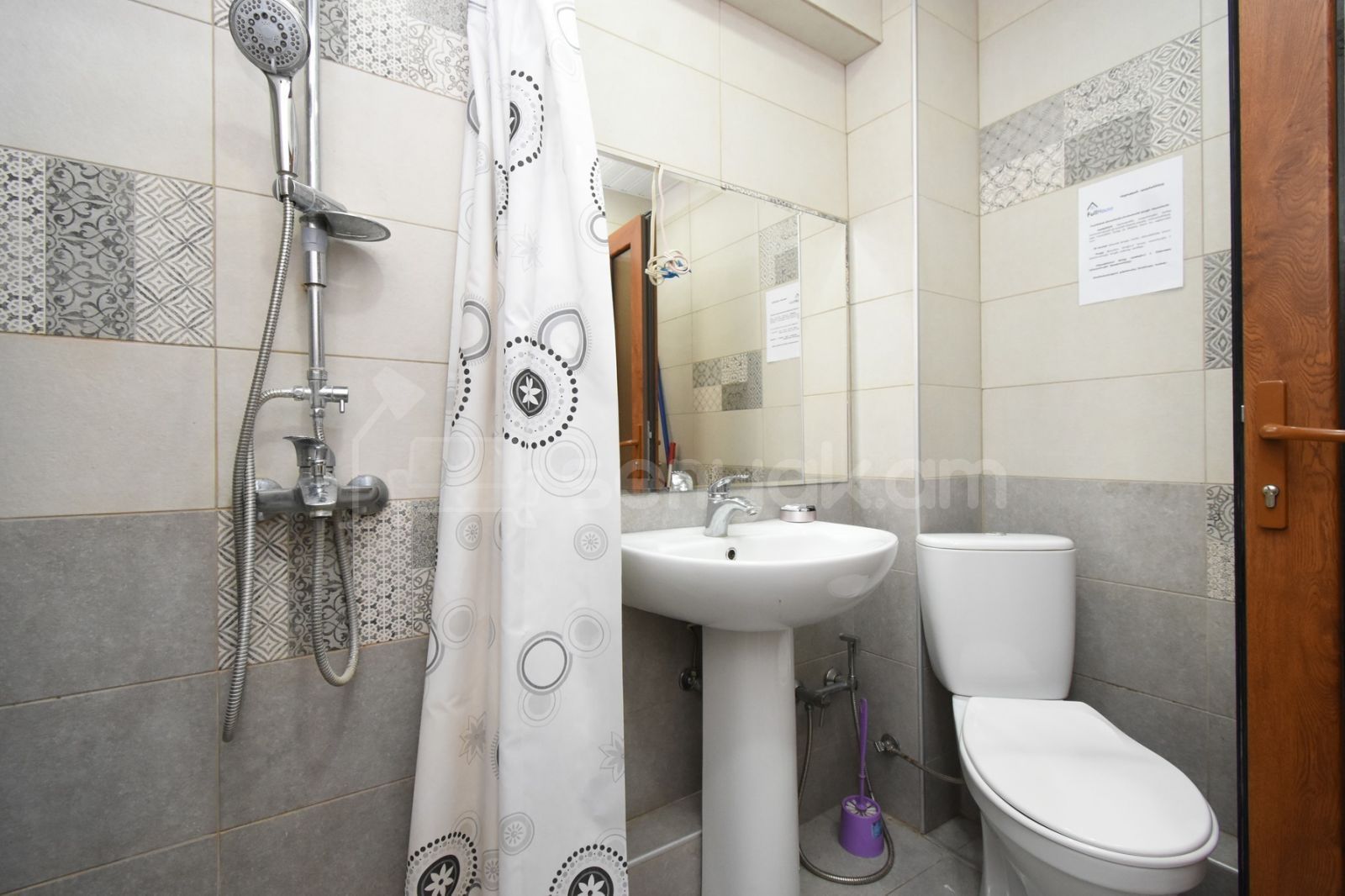 1 Սենյականոց Բնակարան Քարե Շենքում, 41քմ, 5/5 հարկ, Կապիտալ Վերանորոգված