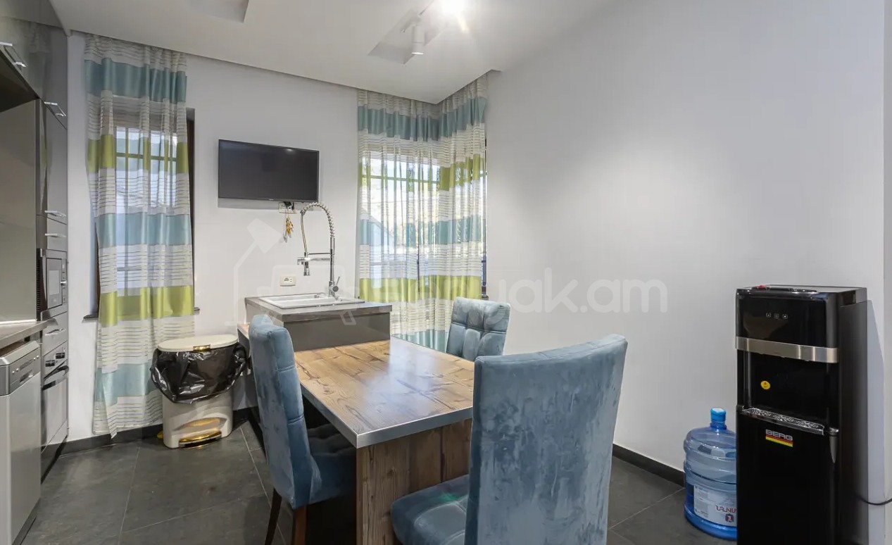 3 Սենյականոց Սեփական Տուն, 220քմ, Դիզայներական Վերանորոգված, Ավտոտնակով