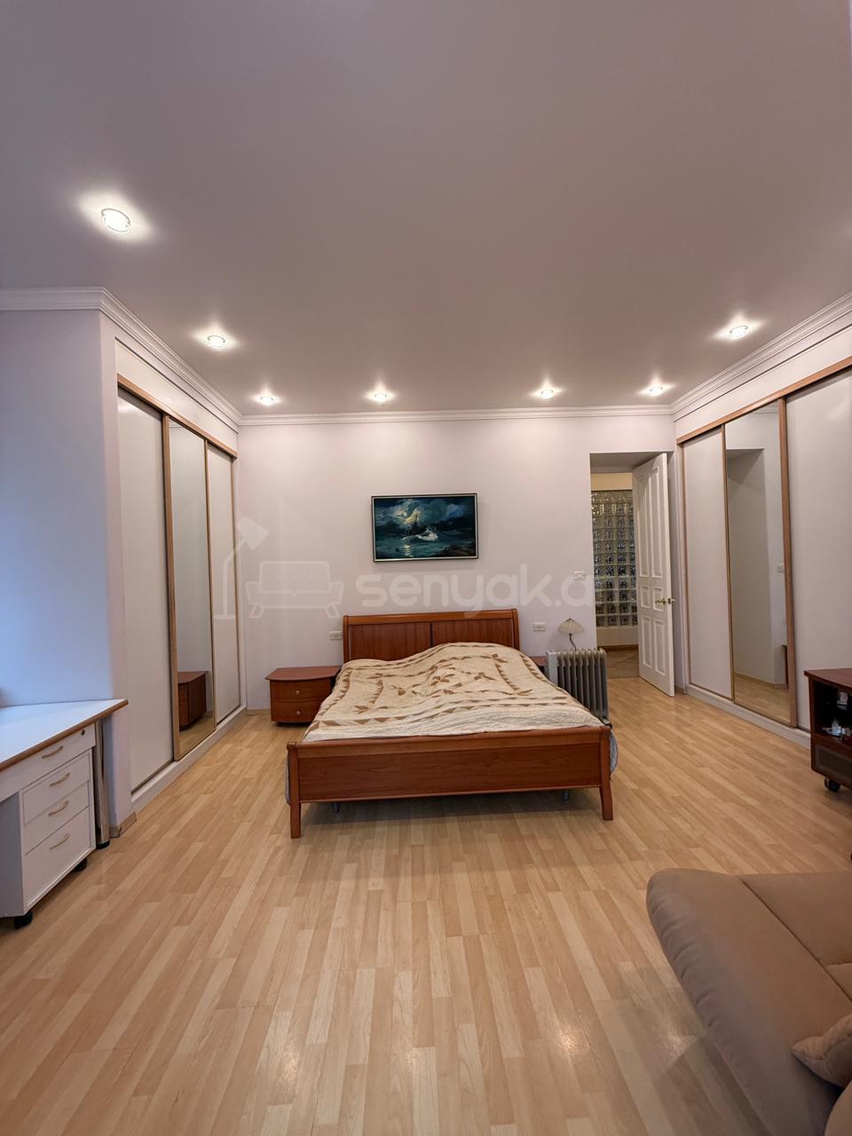 4 Սենյականոց Բնակարան Քարե Շենքում, 107քմ, 3/5 հարկ, Կապիտալ Վերանորոգված