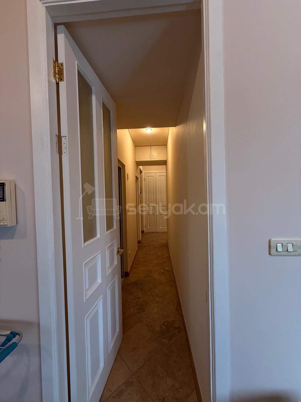 4 Սենյականոց Բնակարան Քարե Շենքում, 107քմ, 3/5 հարկ, Կապիտալ Վերանորոգված