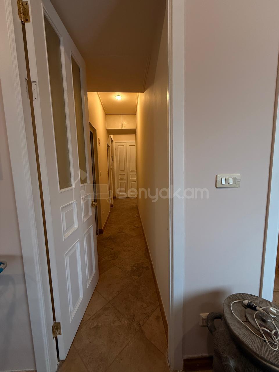 4 Սենյականոց Բնակարան Քարե Շենքում, 107քմ, 3/5 հարկ, Կապիտալ Վերանորոգված