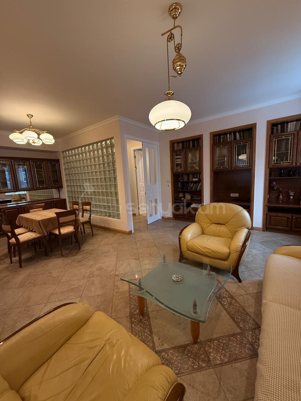 4 Սենյականոց Բնակարան Քարե Շենքում, 107քմ, 3/5 հարկ, Կապիտալ Վերանորոգված