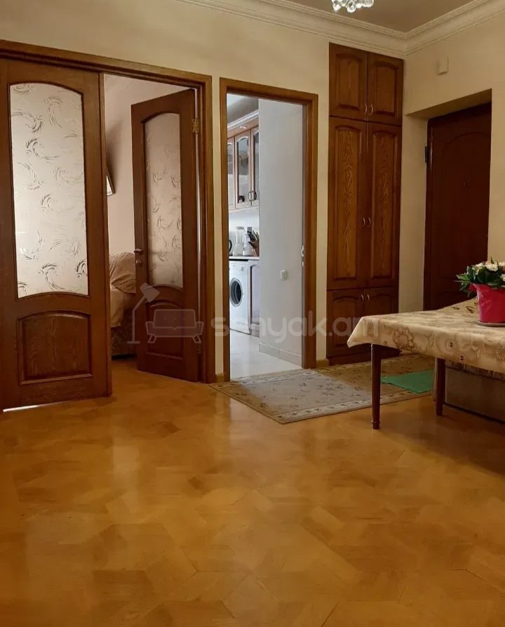 4 Սենյականոց Բնակարան Քարե Շենքում, 103քմ, 2/5 հարկ, Կապիտալ Վերանորոգված