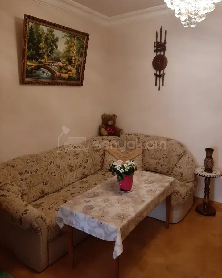 4 Սենյականոց Բնակարան Քարե Շենքում, 103քմ, 2/5 հարկ, Կապիտալ Վերանորոգված