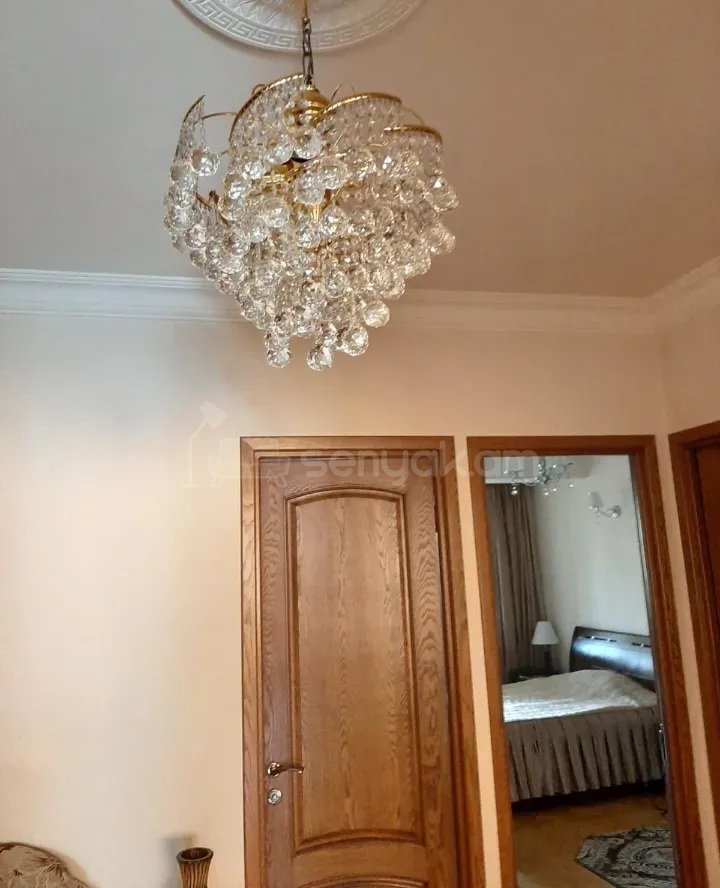 4 Սենյականոց Բնակարան Քարե Շենքում, 103քմ, 2/5 հարկ, Կապիտալ Վերանորոգված