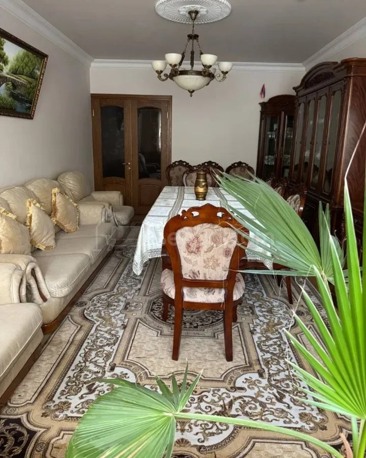 4 Սենյականոց Բնակարան Քարե Շենքում, 103քմ, 2/5 հարկ, Կապիտալ Վերանորոգված