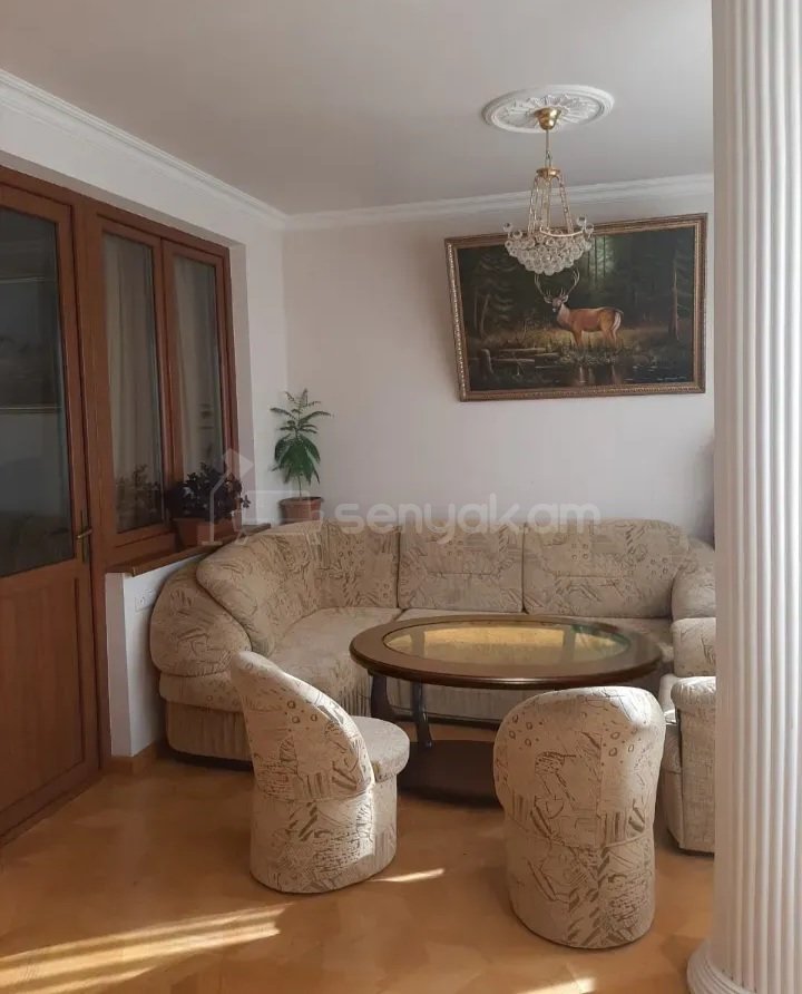 4 Սենյականոց Բնակարան Քարե Շենքում, 103քմ, 2/5 հարկ, Կապիտալ Վերանորոգված