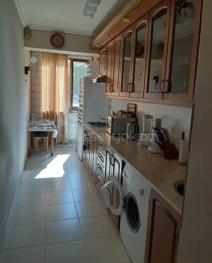 4 Սենյականոց Բնակարան Քարե Շենքում, 103քմ, 2/5 հարկ, Կապիտալ Վերանորոգված