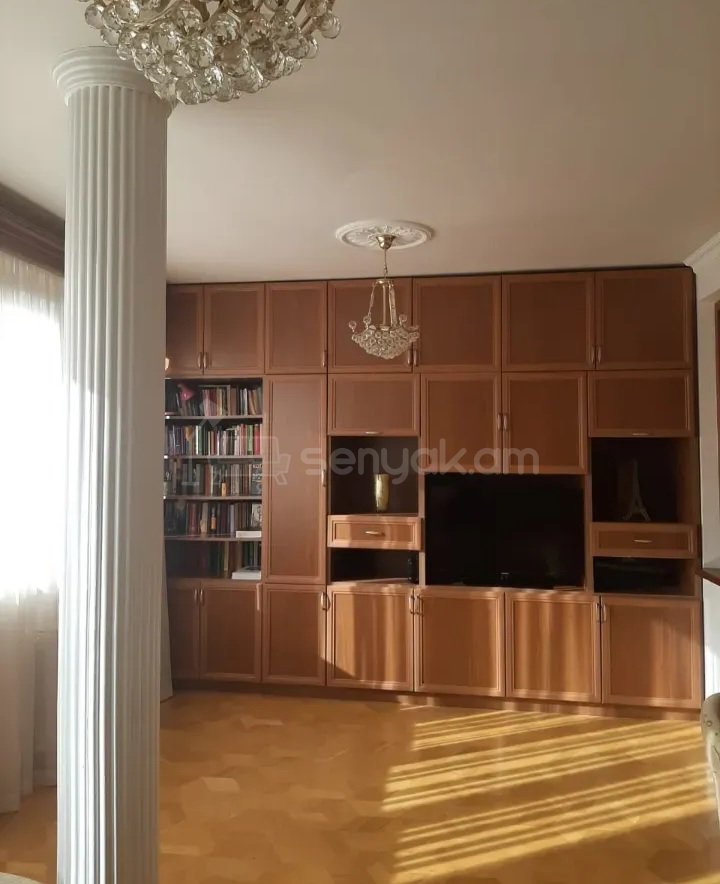 4 Սենյականոց Բնակարան Քարե Շենքում, 103քմ, 2/5 հարկ, Կապիտալ Վերանորոգված