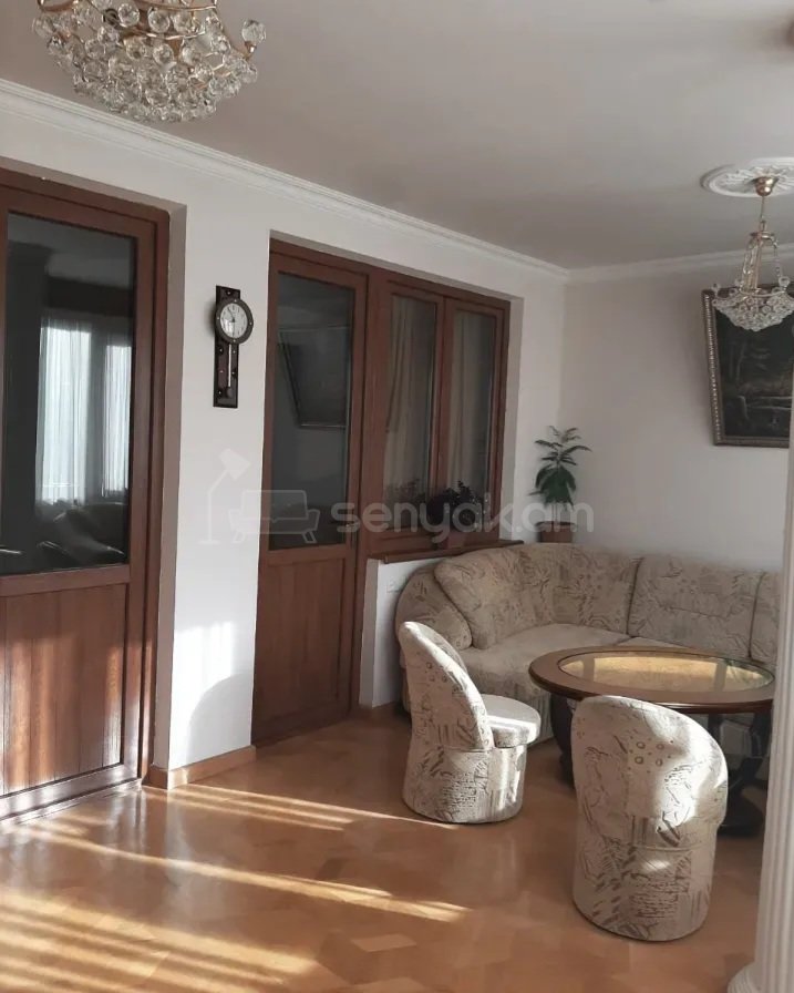 4 Սենյականոց Բնակարան Քարե Շենքում, 103քմ, 2/5 հարկ, Կապիտալ Վերանորոգված