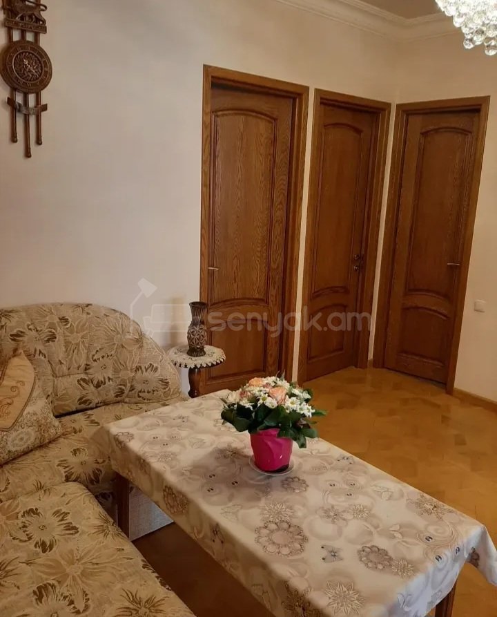 4 Սենյականոց Բնակարան Քարե Շենքում, 103քմ, 2/5 հարկ, Կապիտալ Վերանորոգված