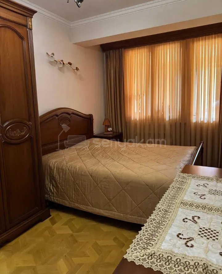 4 Սենյականոց Բնակարան Քարե Շենքում, 103քմ, 2/5 հարկ, Կապիտալ Վերանորոգված