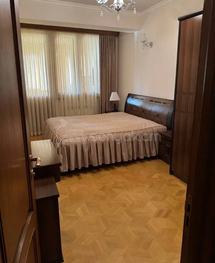 4 Սենյականոց Բնակարան Քարե Շենքում, 103քմ, 2/5 հարկ, Կապիտալ Վերանորոգված