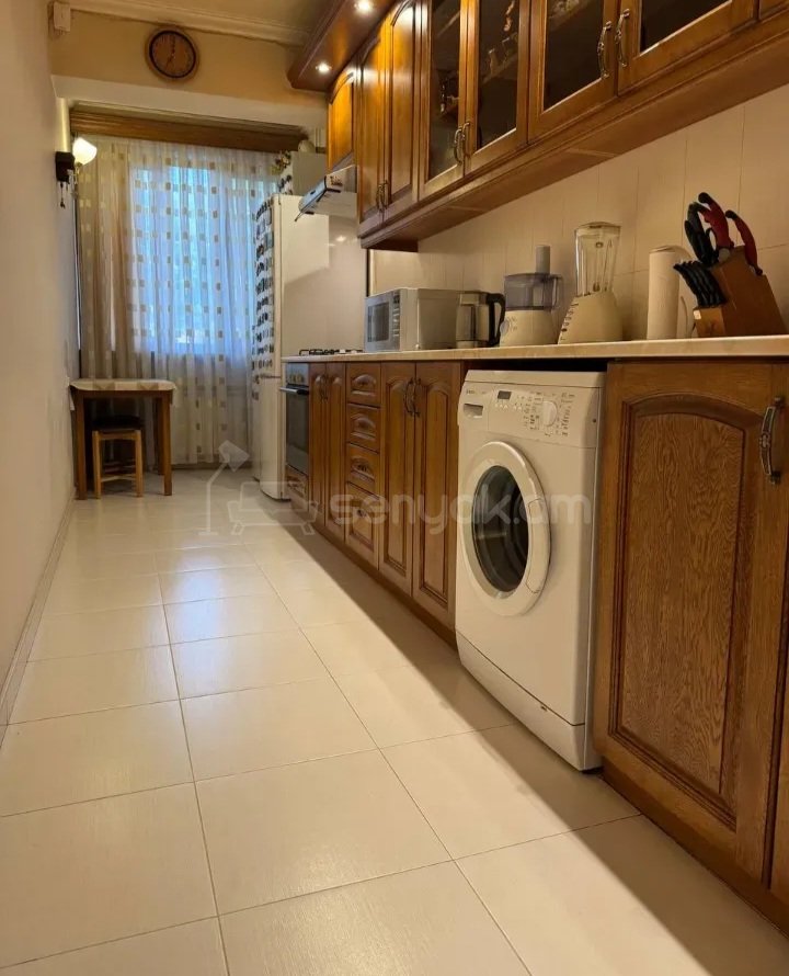 4 Սենյականոց Բնակարան Քարե Շենքում, 103քմ, 2/5 հարկ, Կապիտալ Վերանորոգված