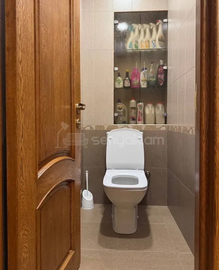 4 Սենյականոց Բնակարան Քարե Շենքում, 103քմ, 2/5 հարկ, Կապիտալ Վերանորոգված