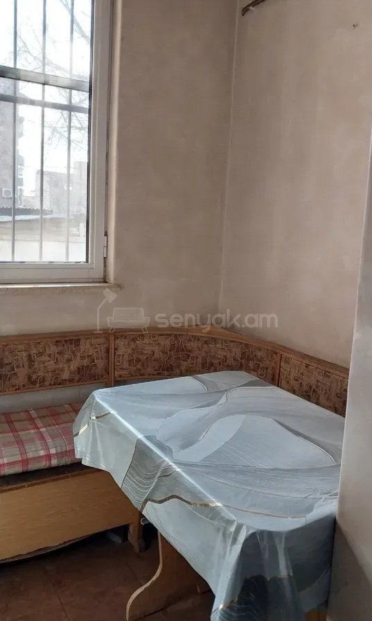 3 Սենյականոց Բնակարան Քարե Շենքում, 66քմ, 1/5 հարկ, Կապիտալ Վերանորոգված