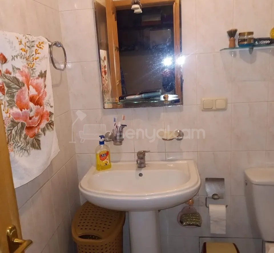 3 Սենյականոց Բնակարան Քարե Շենքում, 66քմ, 1/5 հարկ, Կապիտալ Վերանորոգված