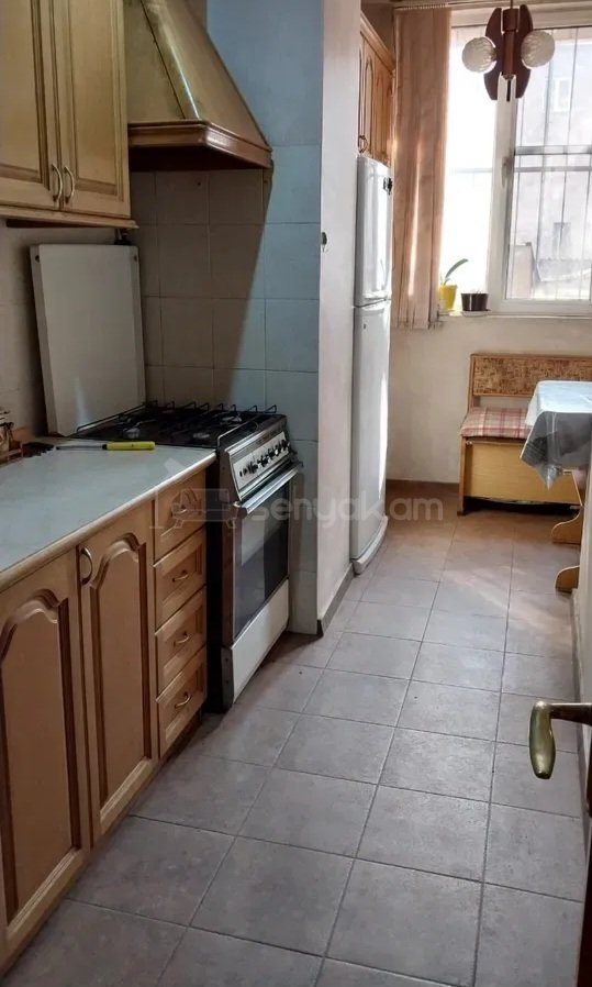 3 Սենյականոց Բնակարան Քարե Շենքում, 66քմ, 1/5 հարկ, Կապիտալ Վերանորոգված