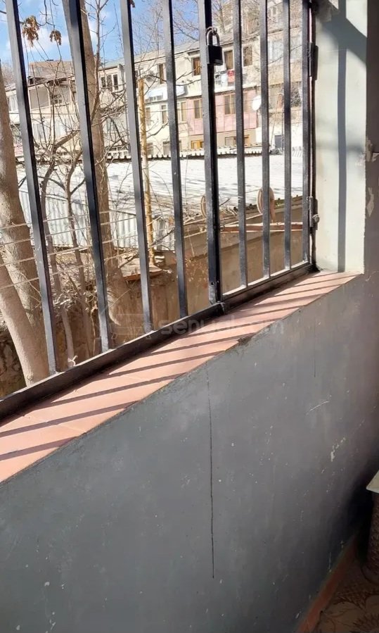 3 Սենյականոց Բնակարան Քարե Շենքում, 66քմ, 1/5 հարկ, Կապիտալ Վերանորոգված