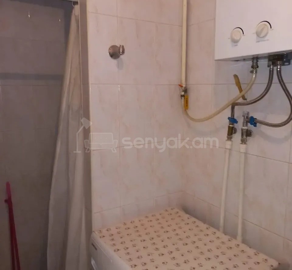 3 Սենյականոց Բնակարան Քարե Շենքում, 66քմ, 1/5 հարկ, Կապիտալ Վերանորոգված