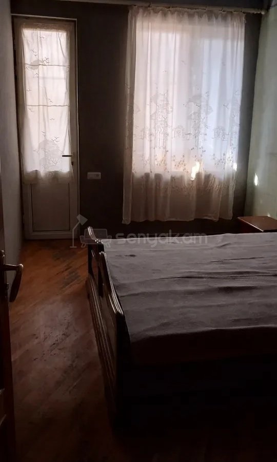 3 Սենյականոց Բնակարան Քարե Շենքում, 66քմ, 1/5 հարկ, Կապիտալ Վերանորոգված